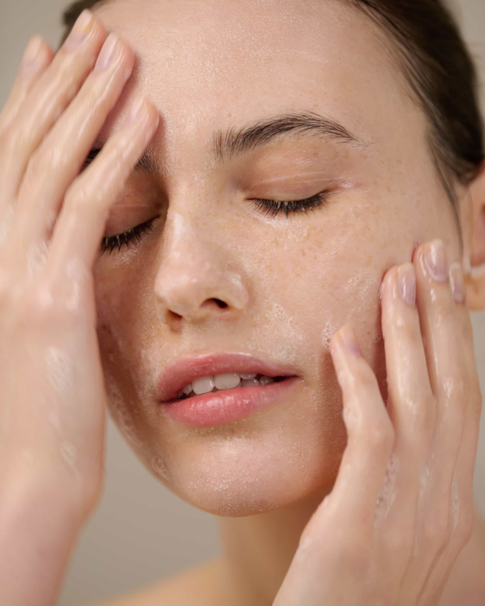 herbellis-mild-face-cleanser-soap-03