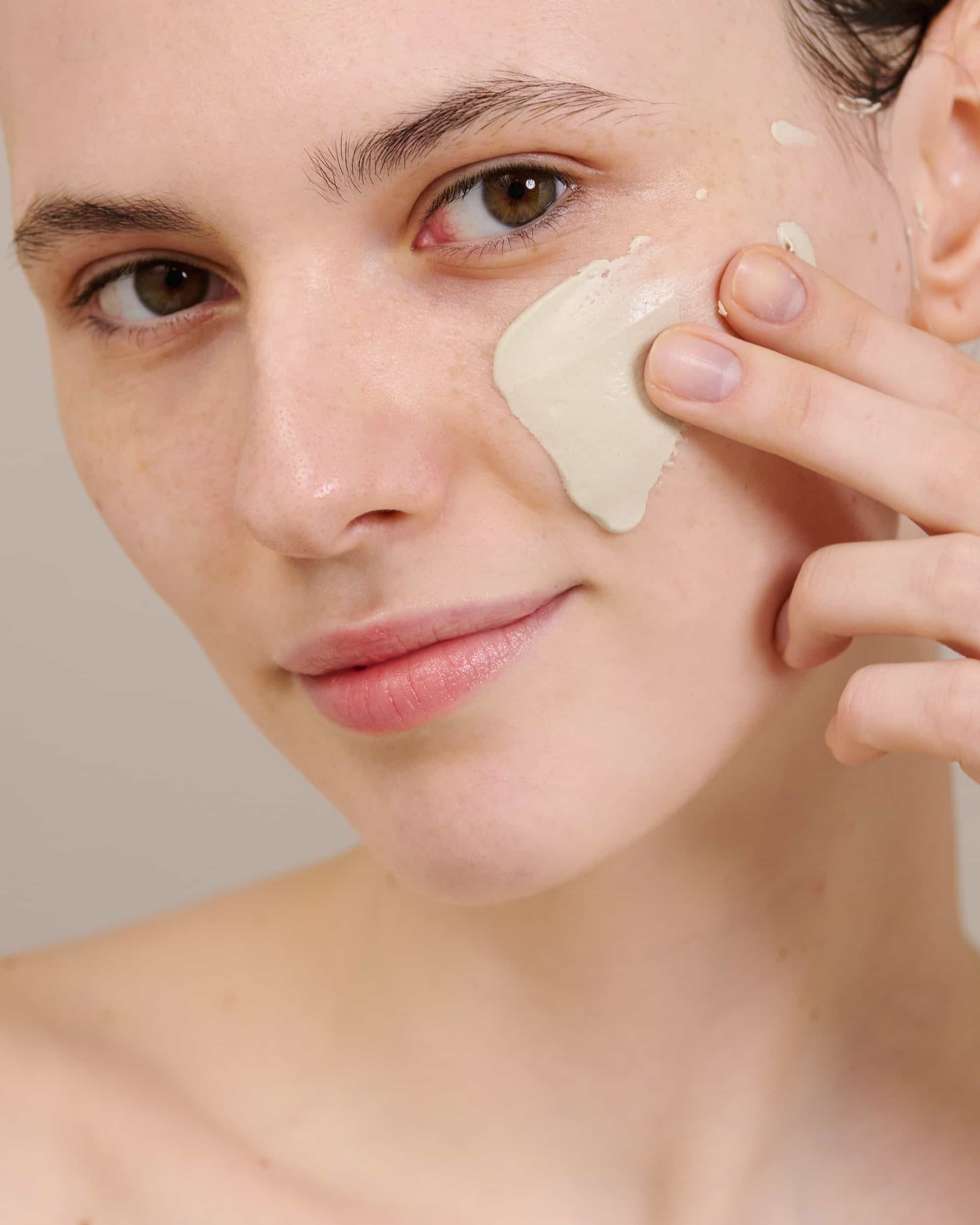 herbellis-face-mask-with-green-clay-02